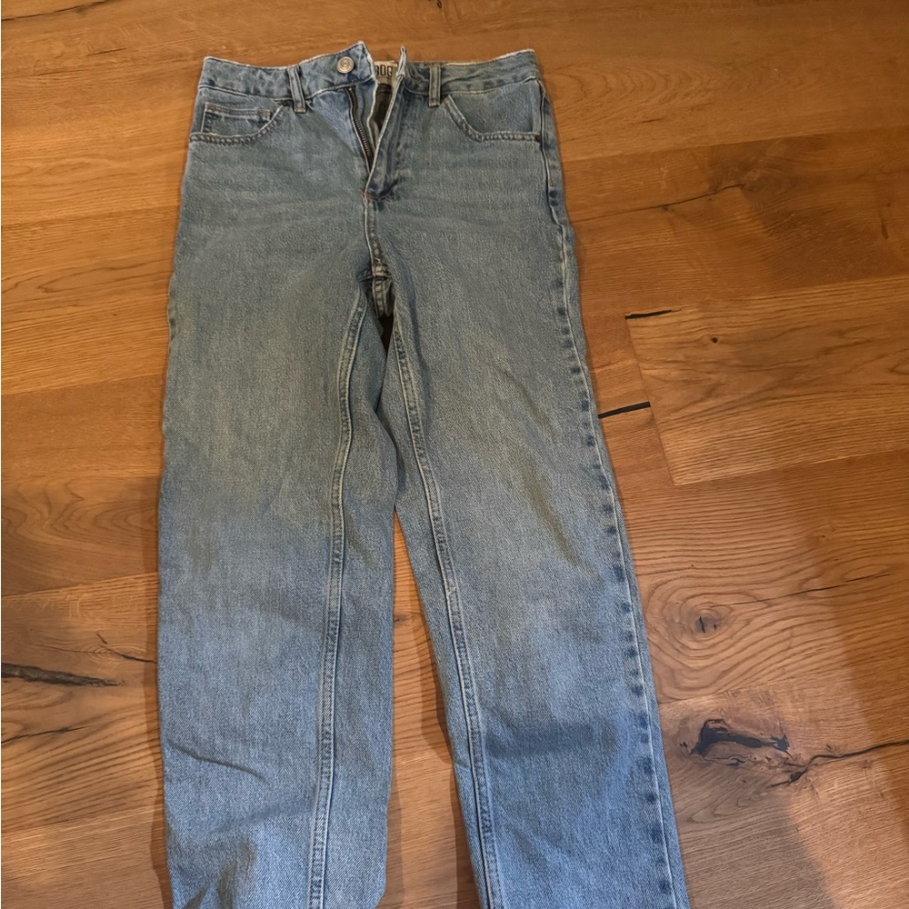 Women’s Straight Fit Denim Jeans